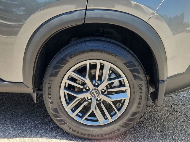 Used 2023 Nissan Rogue S image 31