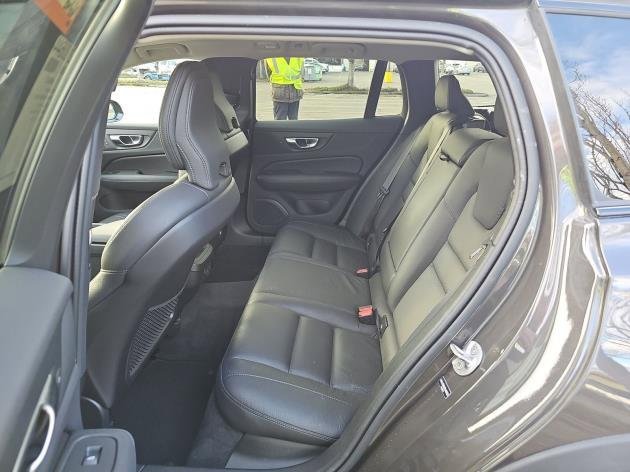 Used 2025 Volvo V60 B5 Cross Country Plus image 9