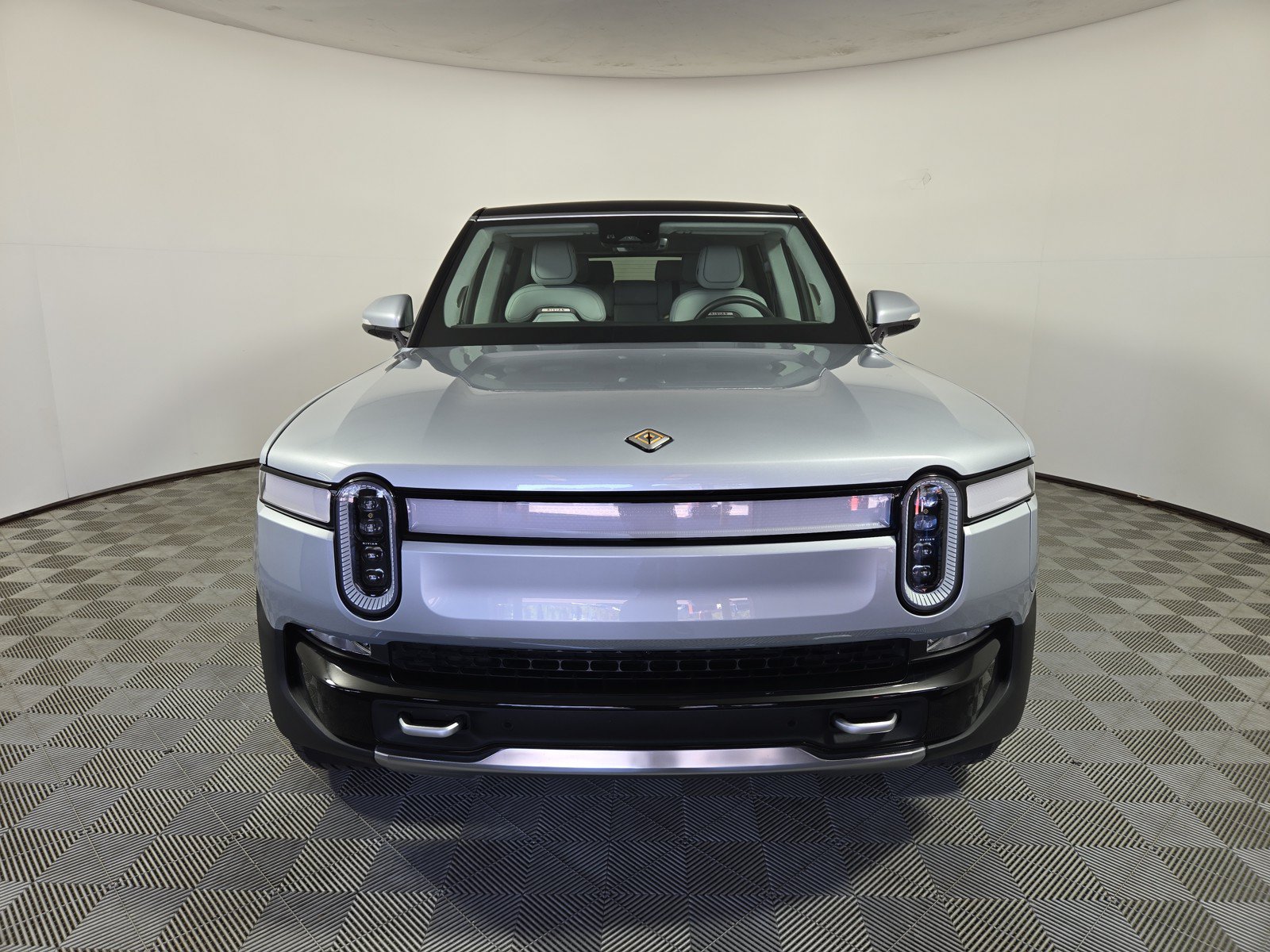 Used 2024 Rivian R1S Adventure AWD/4WD image 8