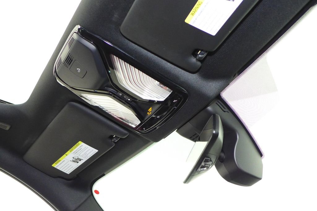 Used 2025 BMW 230i Coupe w/ M Sport Package image 18