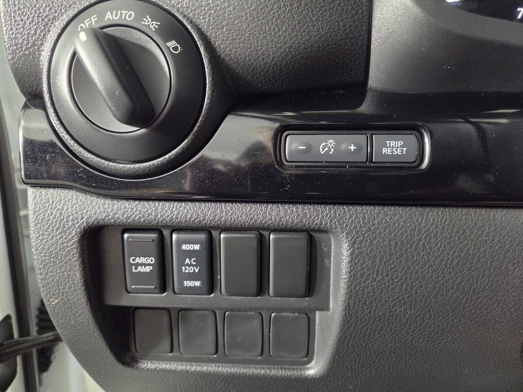 Used 2021 Nissan Titan SV w/ SV Convenience Package AWD/4WD image 20