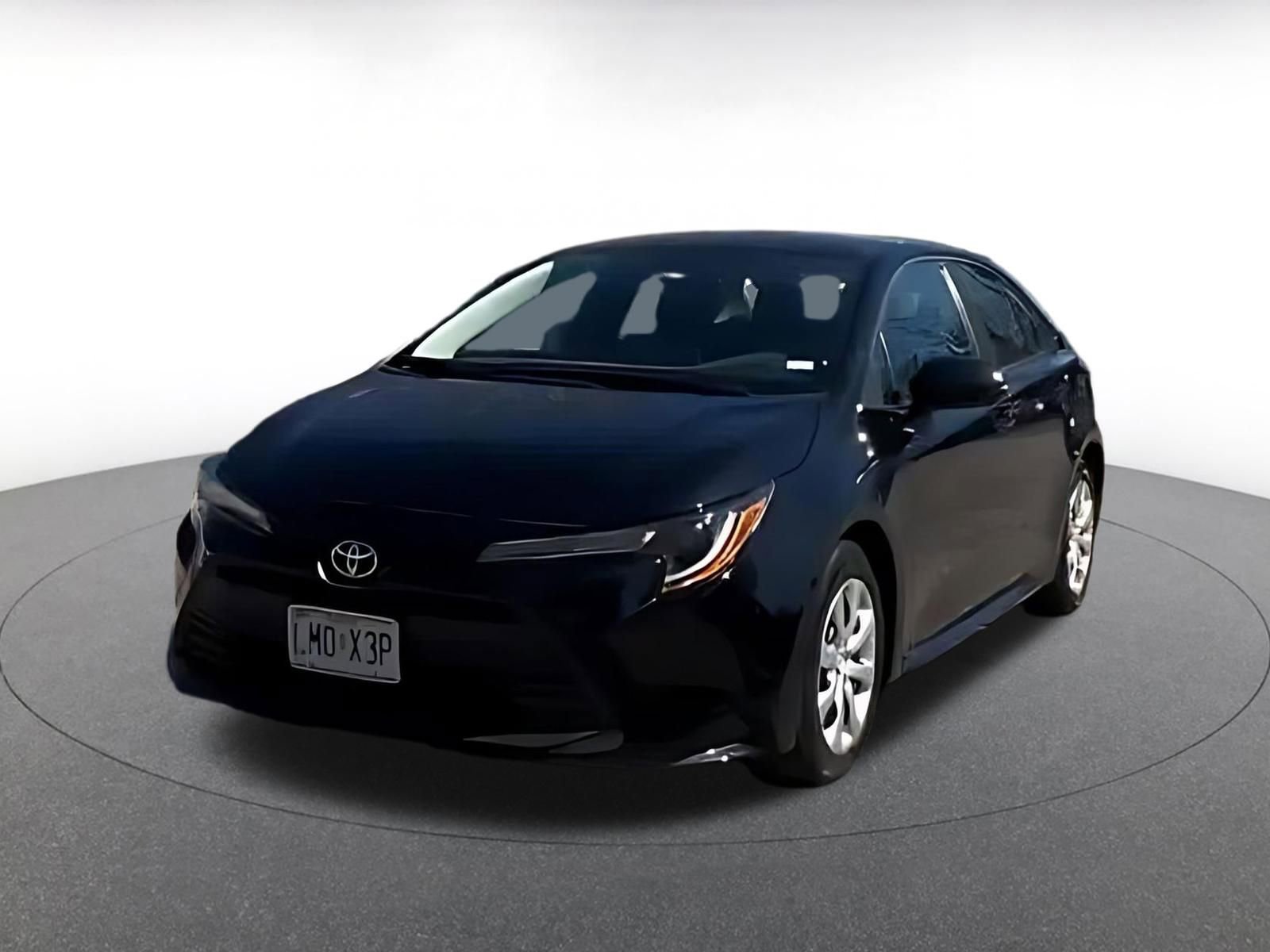 Used 2025 Toyota Corolla LE image 2