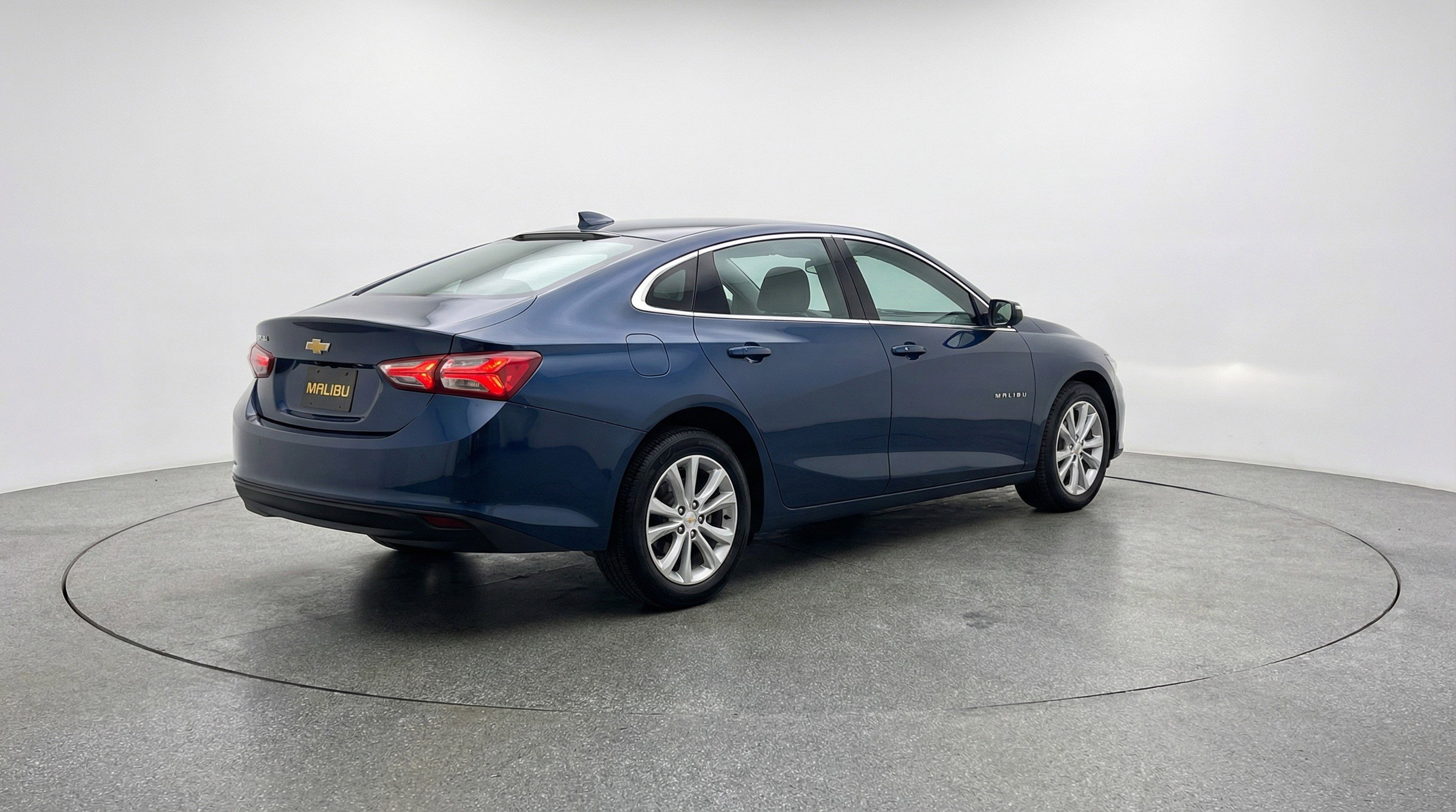 Used 2024 Chevrolet Malibu LT FWD image 9