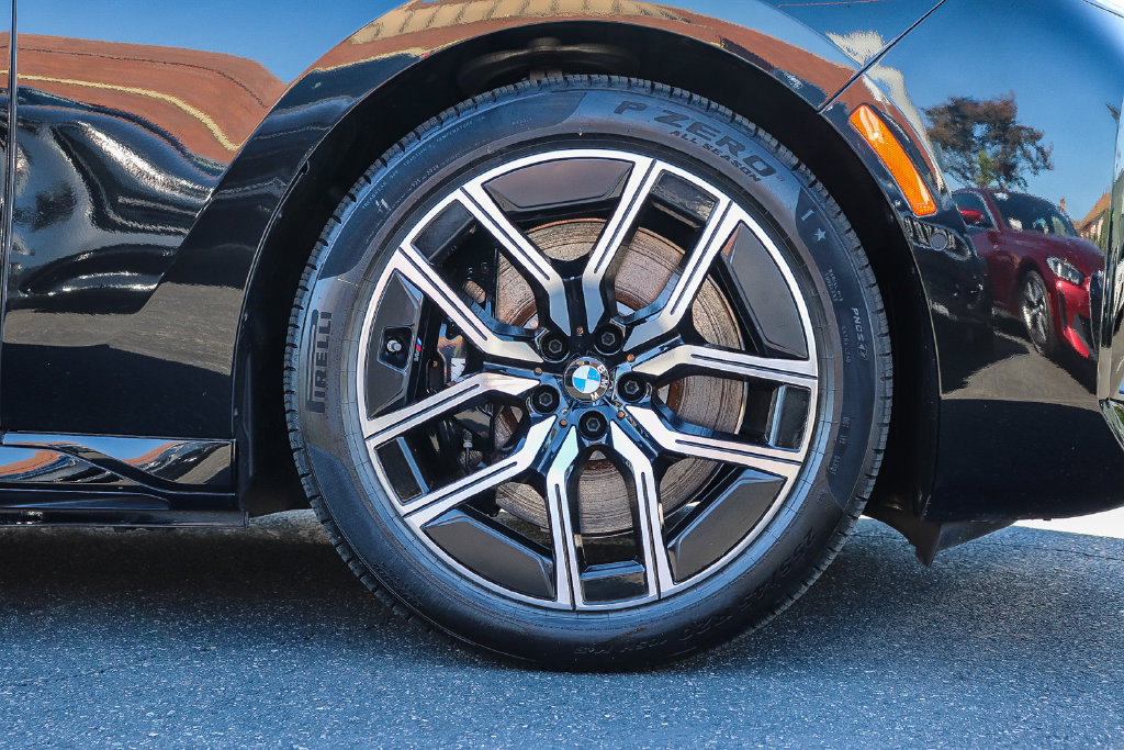 Used 2026 BMW i7 eDrive50 w/ Executive Package RWD image 9
