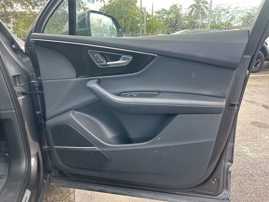 Used 2025 Audi Q7 3.0T Premium Plus image 27