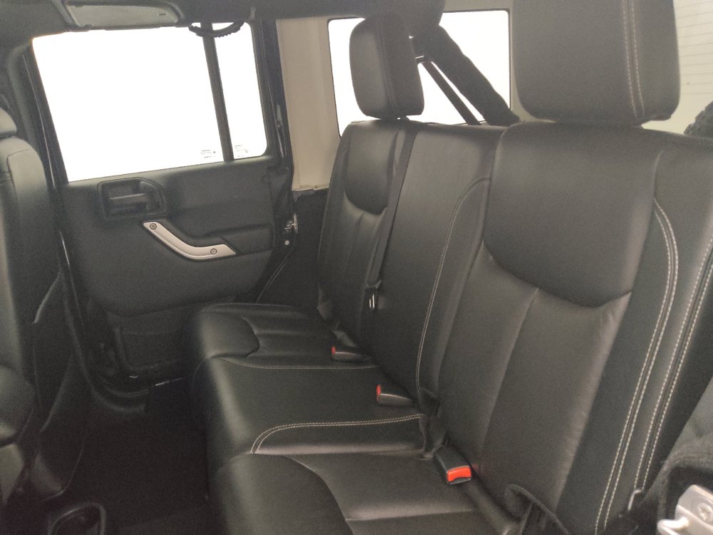 Used 2015 Jeep Wrangler Unlimited Sahara w/ Connectivity Group AWD/4WD image 18