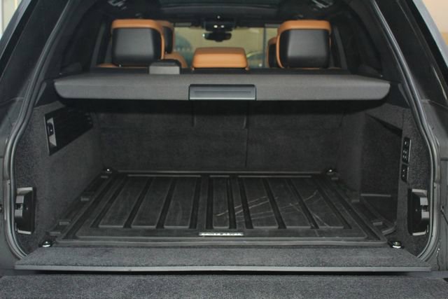Used 2021 Land Rover Range Rover Autobiography Fifty Edition image 12