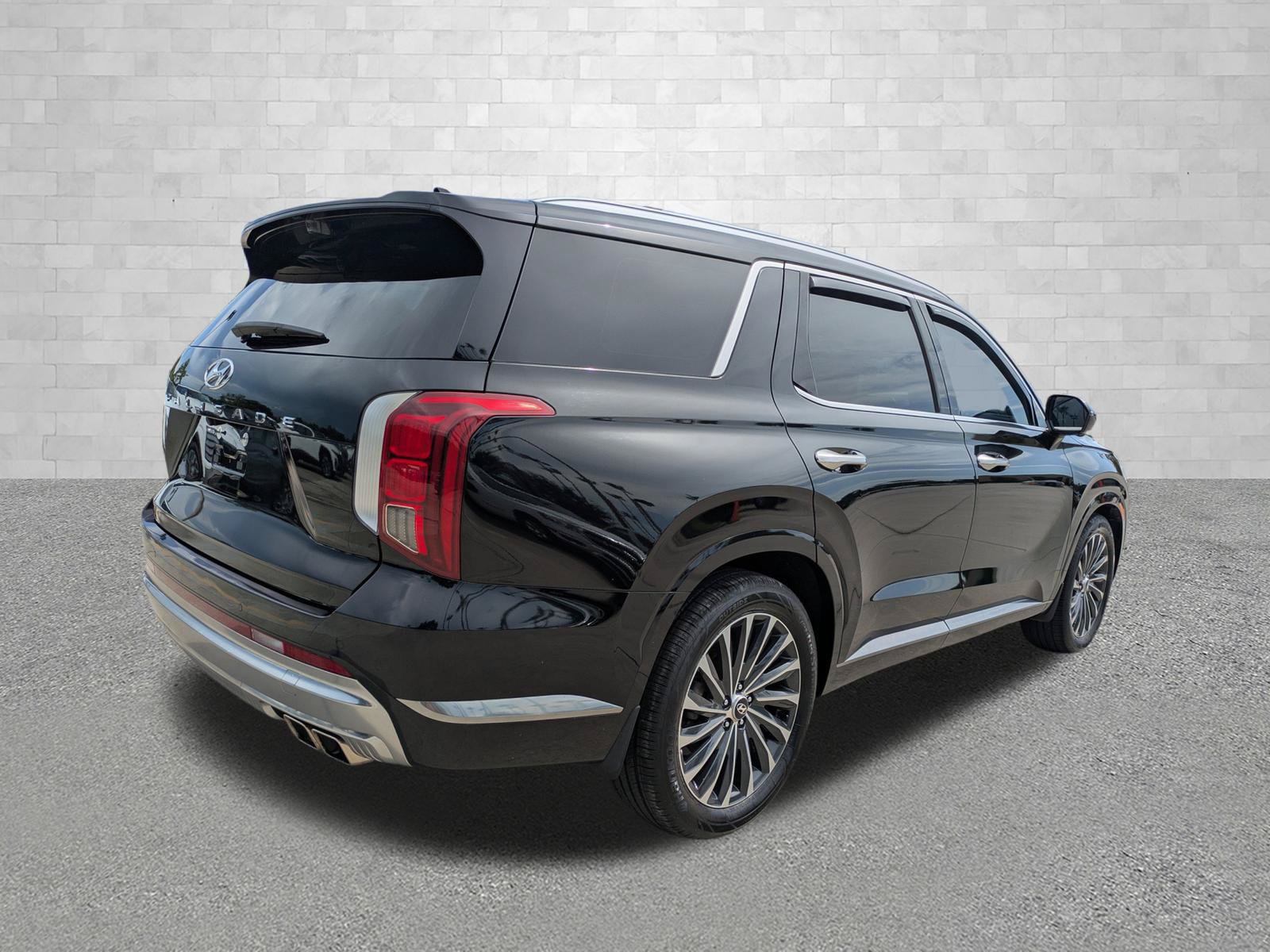 Used 2023 Hyundai Palisade Calligraphy FWD image 2