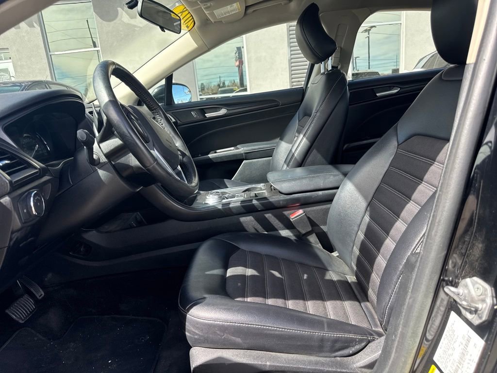 Used 2018 Ford Fusion SE w/ Equipment Group 201A image 9