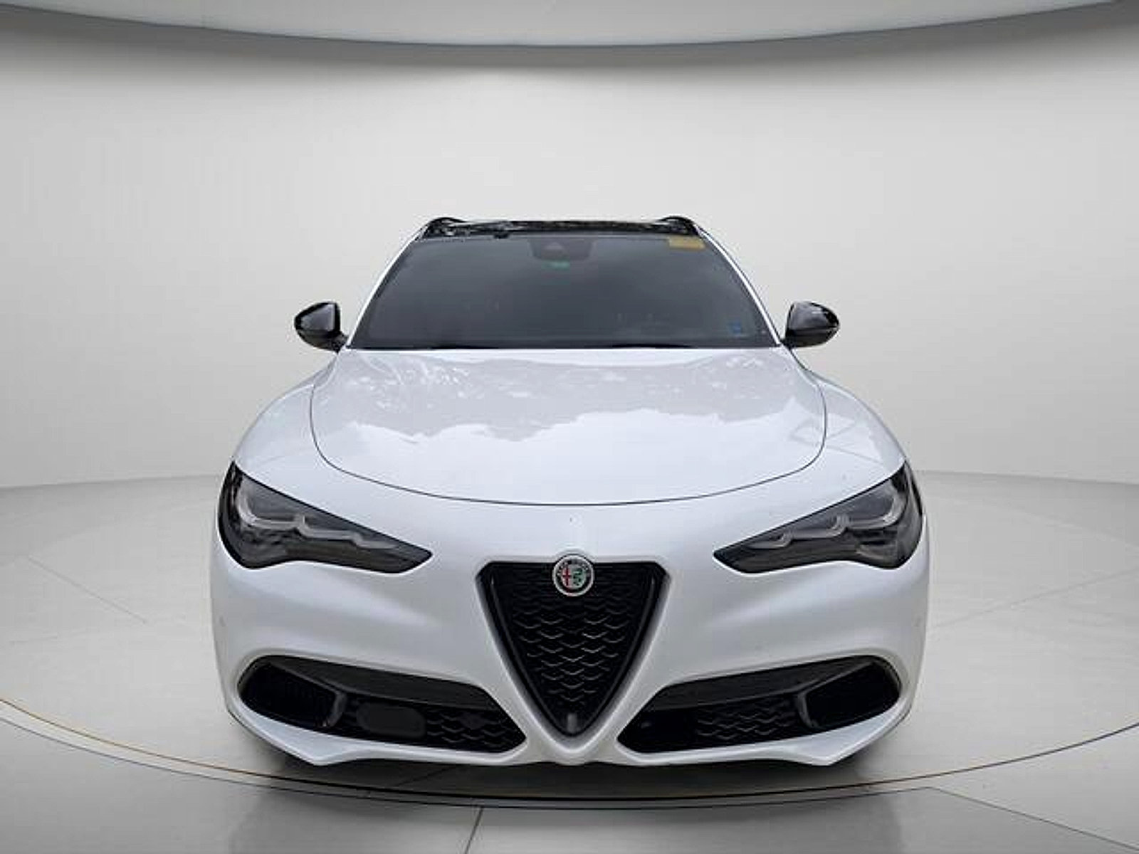 Used 2024 Alfa Romeo Stelvio Sprint RWD image 3