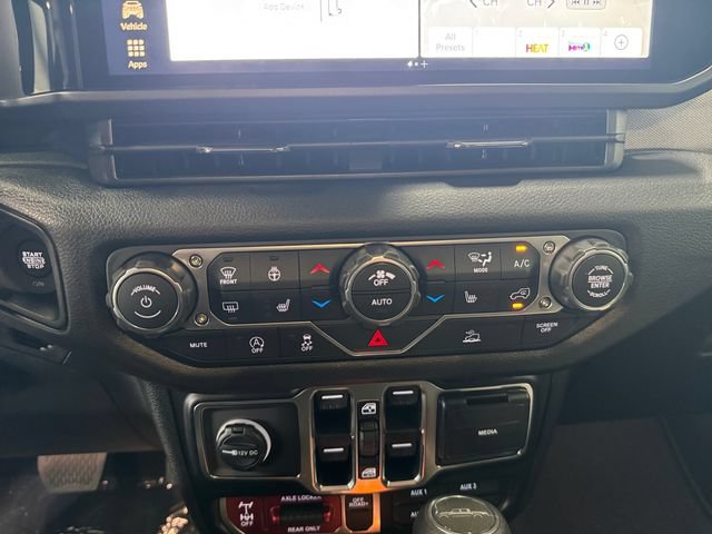 New 2026 Jeep Gladiator Sport AWD/4WD image 3