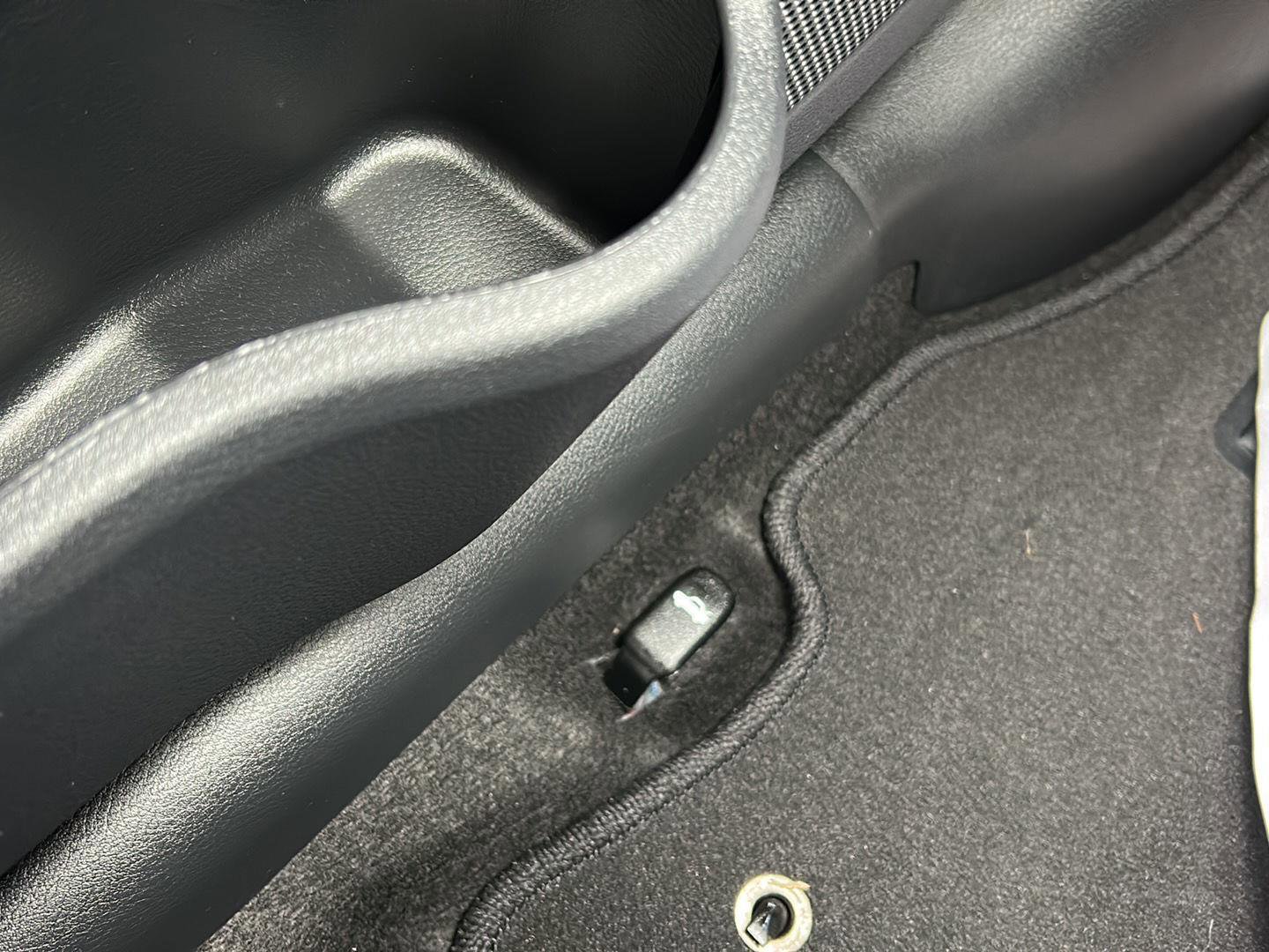 New 2025 Nissan Versa SV w/ Trunk Package FWD image 17