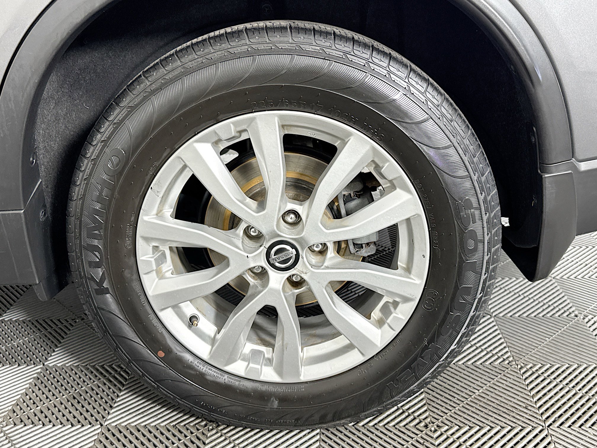 Used 2017 Nissan Rogue SV w/ SV Premium Package image 36