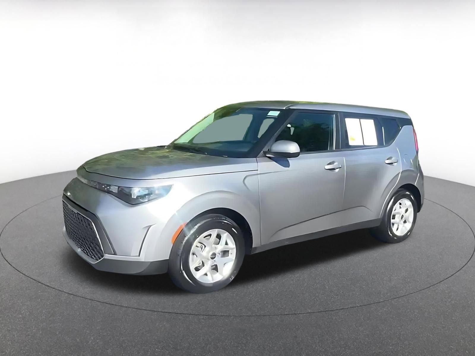 Used 2025 Kia Soul LX w/ LX Technology Package FWD image 8