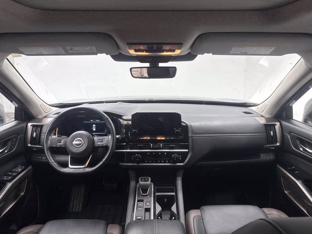 Used 2025 Nissan Pathfinder Platinum FWD image 19