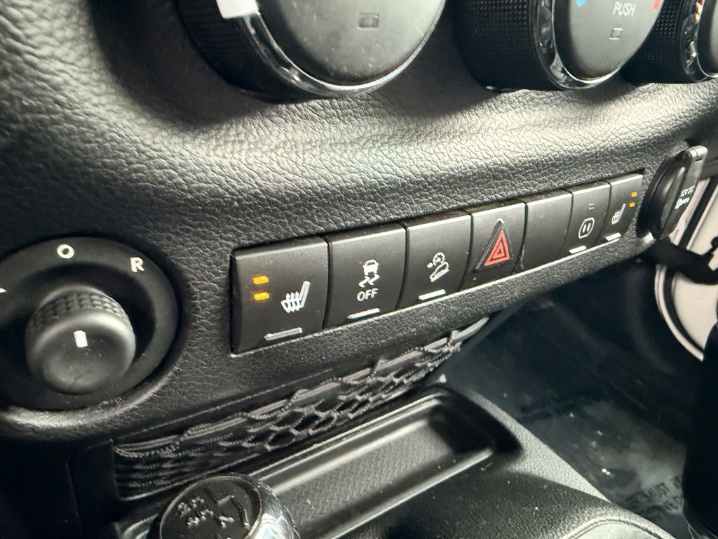 Used 2012 Jeep Wrangler Unlimited Sahara w/ Dual Top Group AWD/4WD image 21