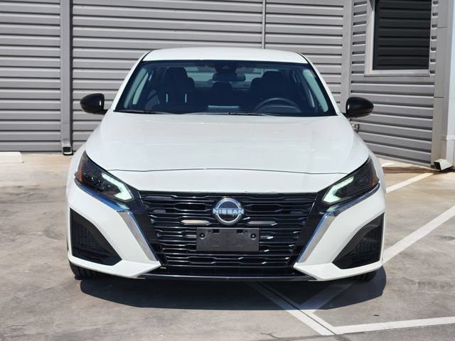 Used 2024 Nissan Altima 2.5 SV FWD image 3