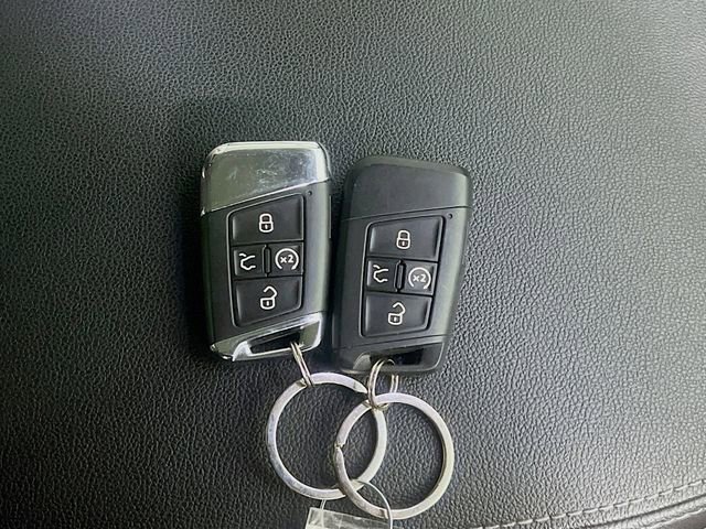 Used 2021 Volkswagen Atlas SEL Premium image 32