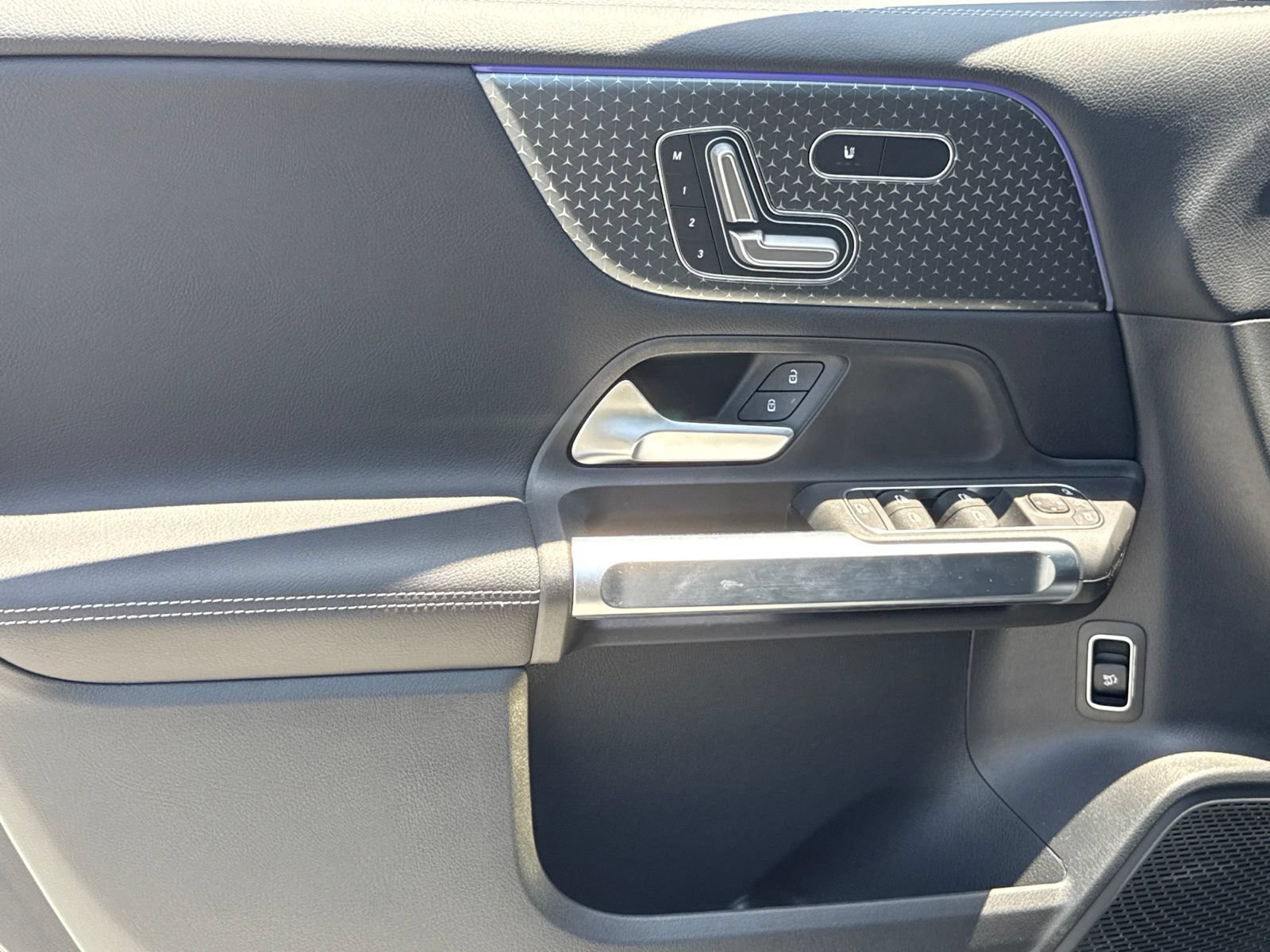 Used 2025 Mercedes-Benz GLB 250 image 11