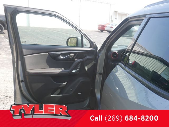 Used 2023 Chevrolet Blazer RS w/ Driver Confidence II Package AWD/4WD image 21