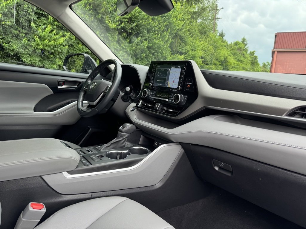 Used 2022 Toyota Highlander XLE image 14