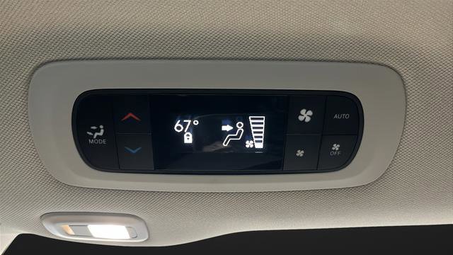 Used 2023 Chrysler Pacifica Limited w/ Uconnect Theater Family Group FWD image 44