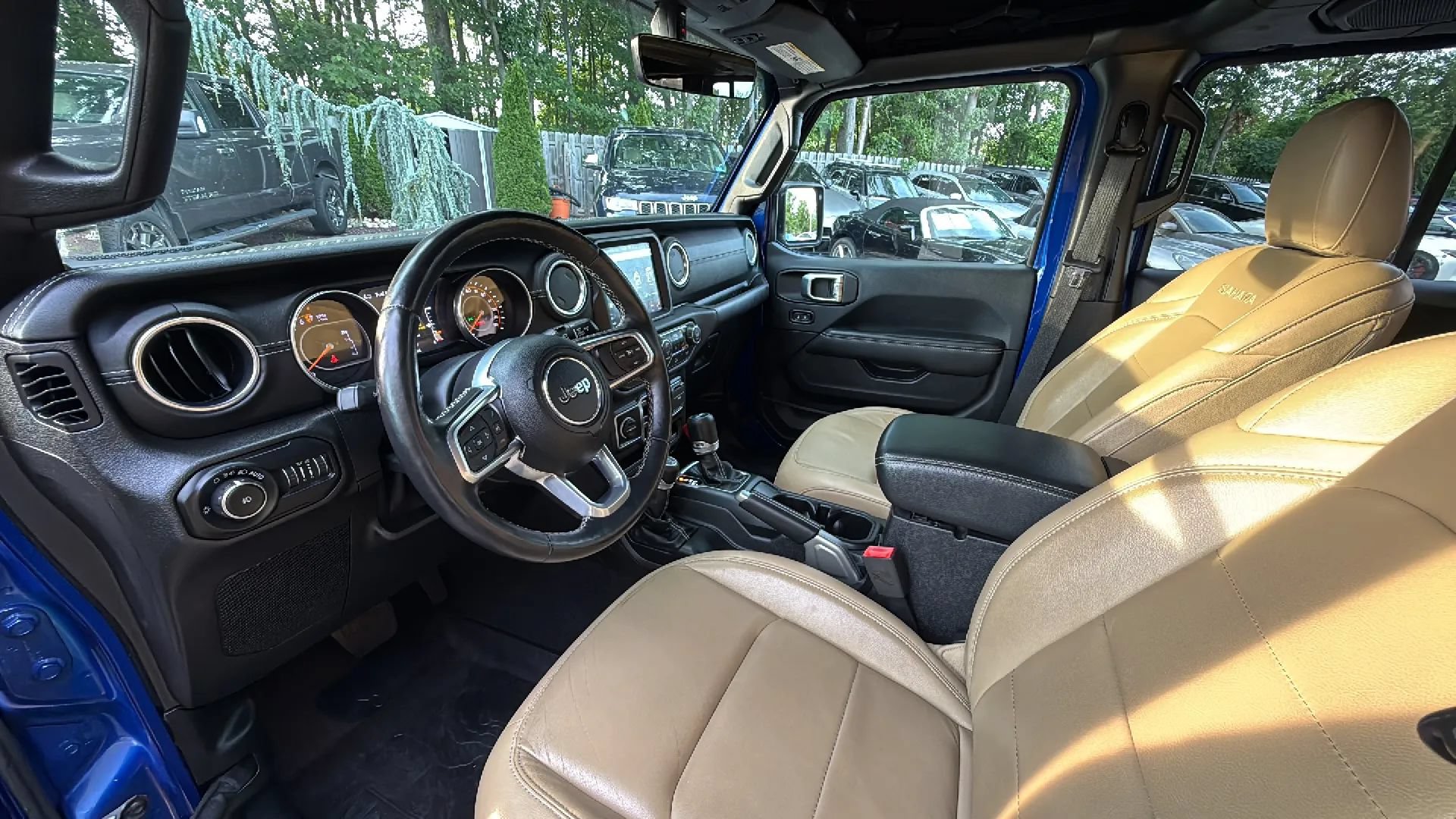 Used 2018 Jeep Wrangler Unlimited Sahara AWD/4WD image 17