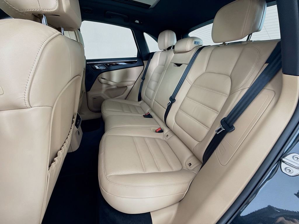 Certified 2025 Porsche Macan image 25