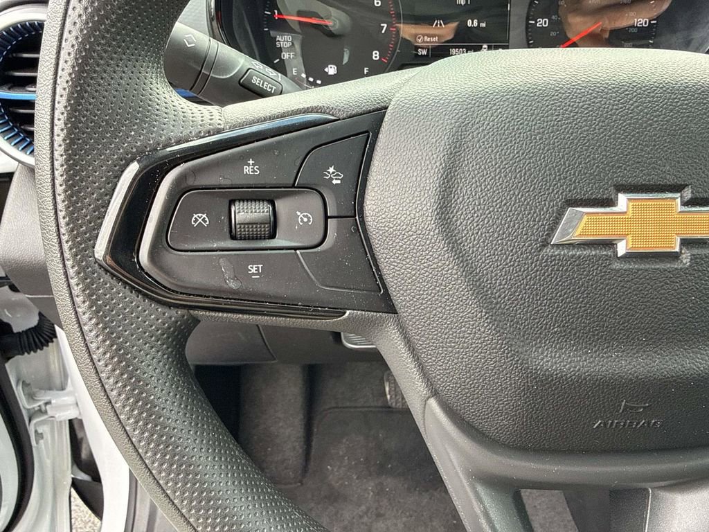 Certified 2025 Chevrolet Trax LS image 17