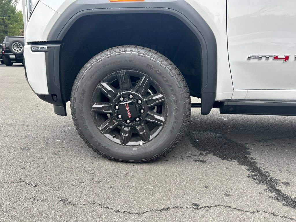 New 2026 GMC Sierra 2500 AT4 w/ AT4 Premium Plus Package AWD/4WD image 9