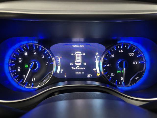 Used 2025 Chrysler Pacifica Limited image 16