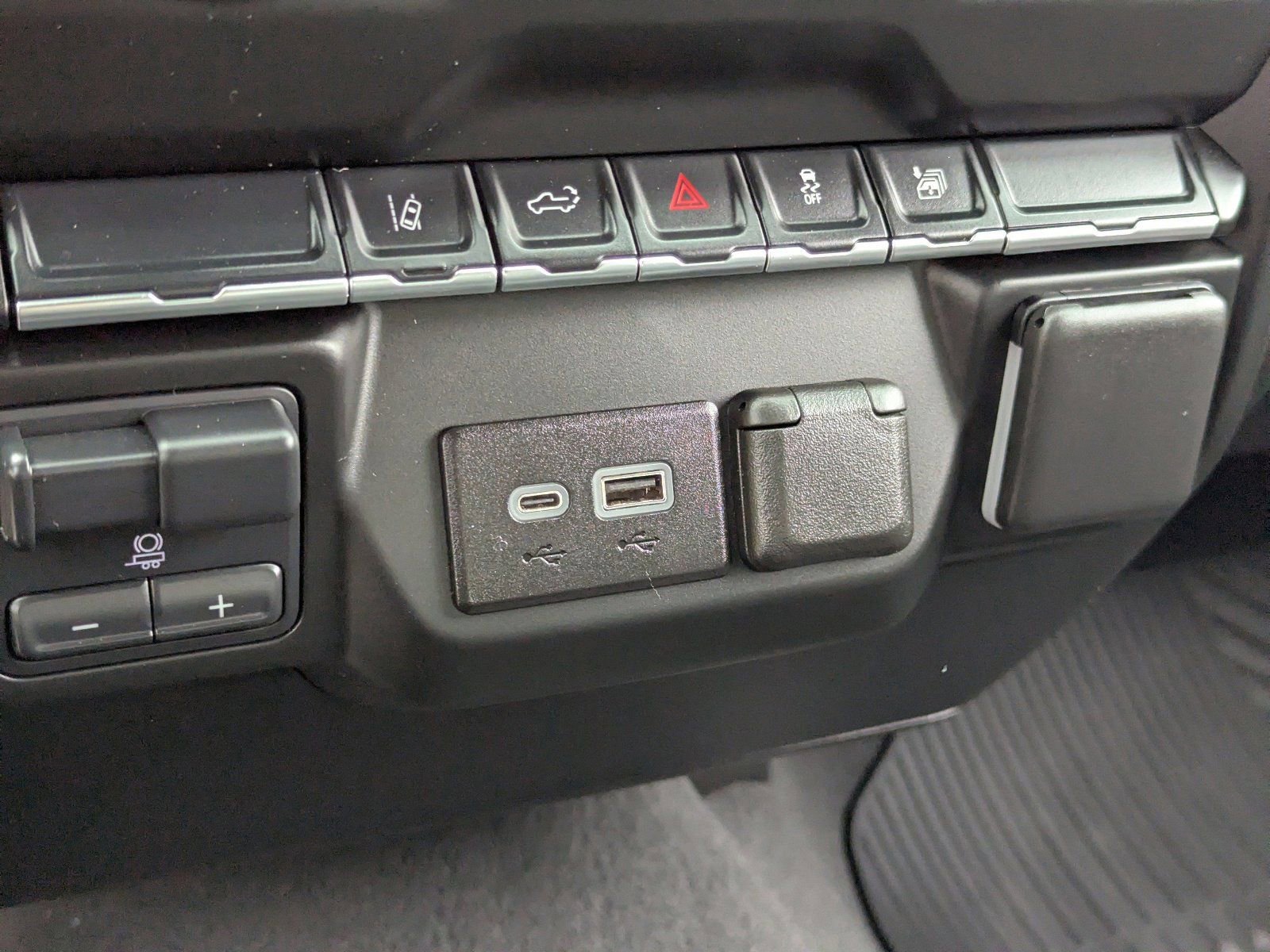 Used 2025 Chevrolet Silverado 2500 Custom w/ Custom Convenience Package image 30