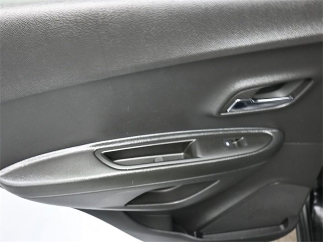 Used 2022 Chevrolet Trax LT w/ Midnight Edition image 19