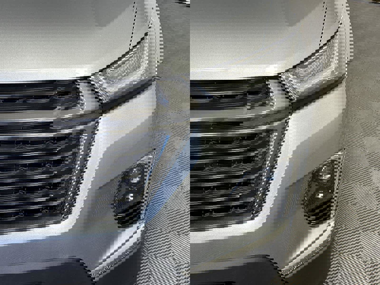 Used 2023 Chevrolet Traverse LT w/ Midnight/Sport Edition image 9