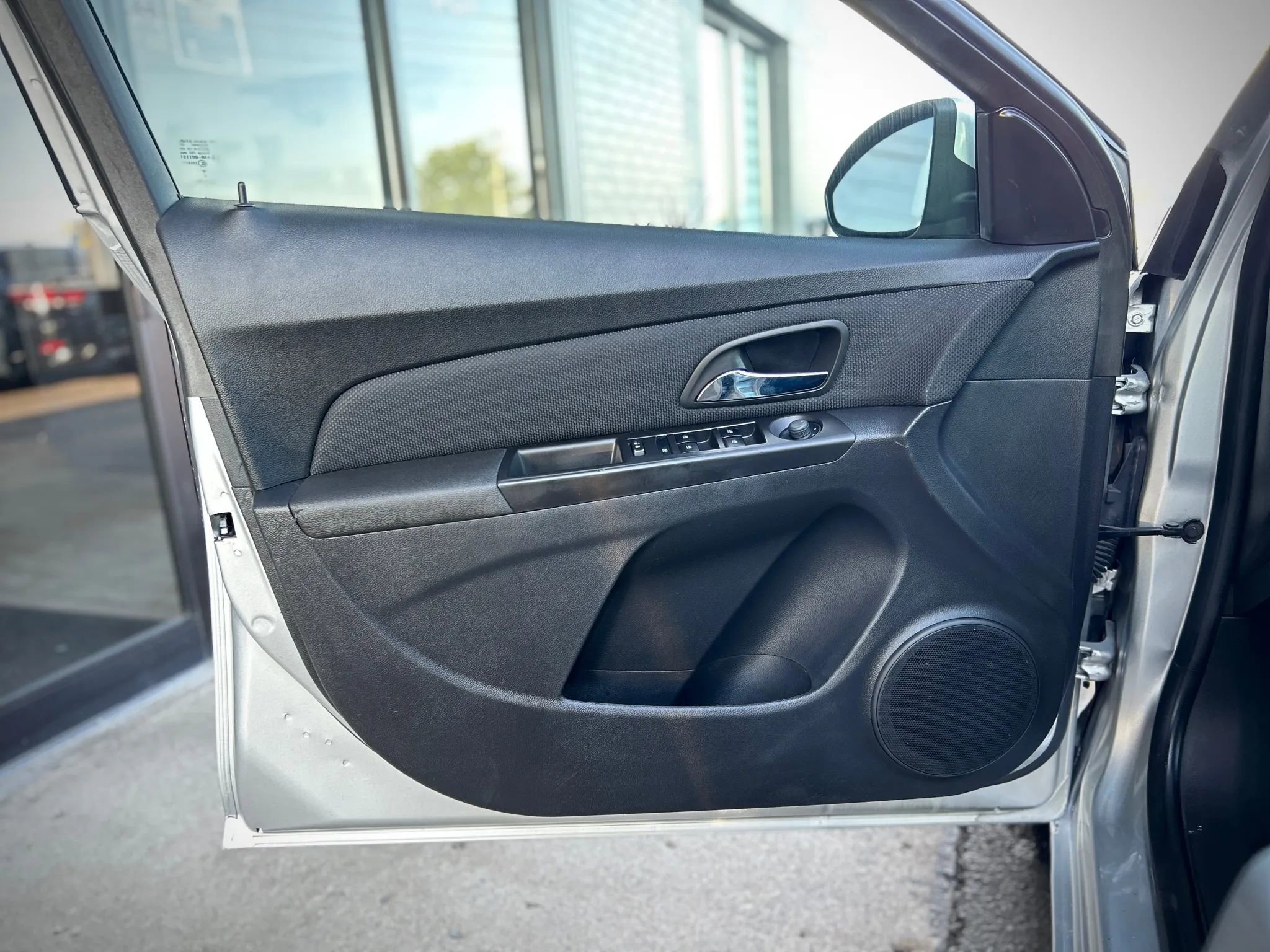 Used 2015 Chevrolet Cruze LT image 7