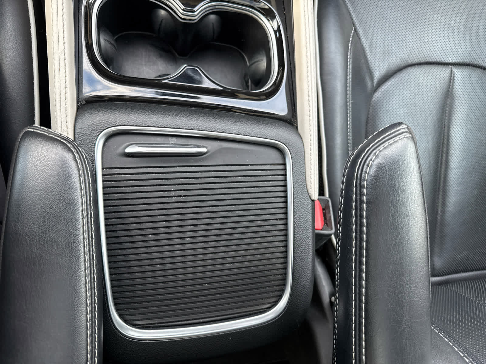 Used 2024 Chrysler Pacifica Limited image 22