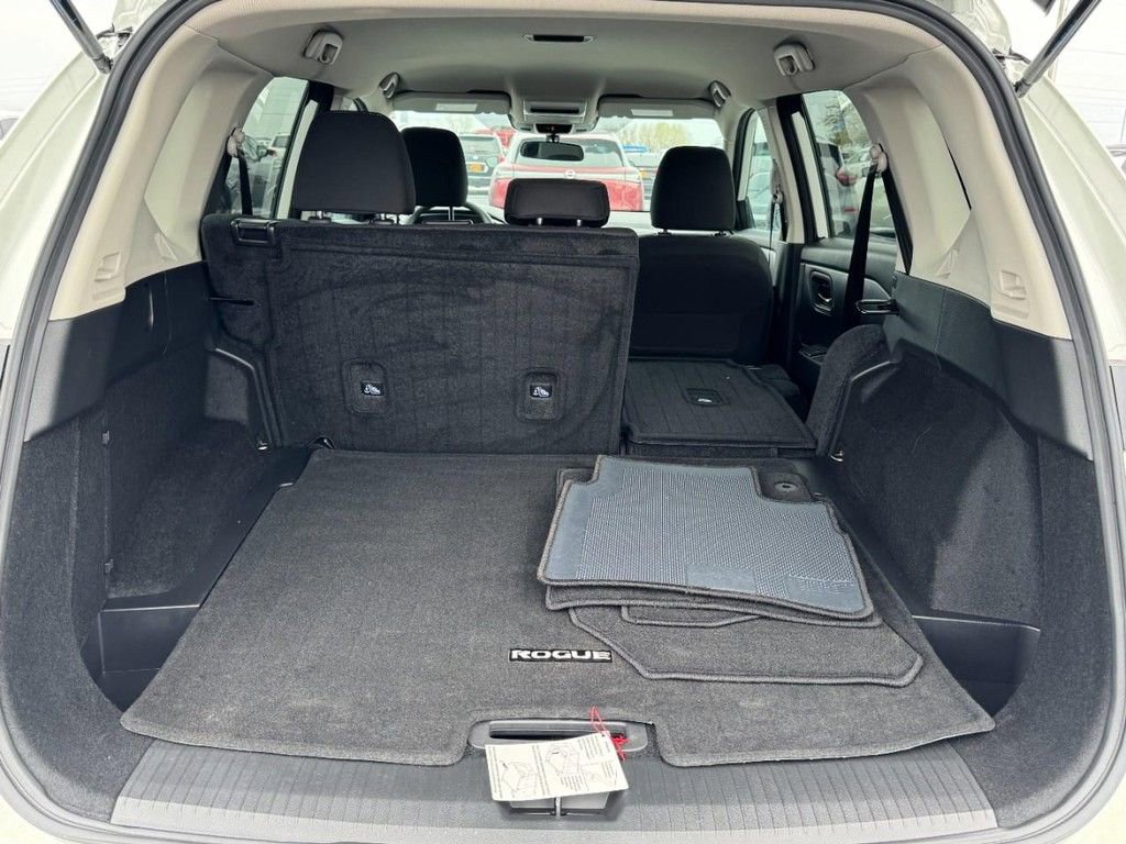 Used 2025 Nissan Rogue S image 6