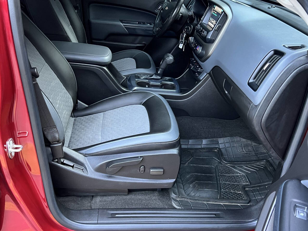 Used 2018 Chevrolet Colorado Z71 AWD/4WD image 21