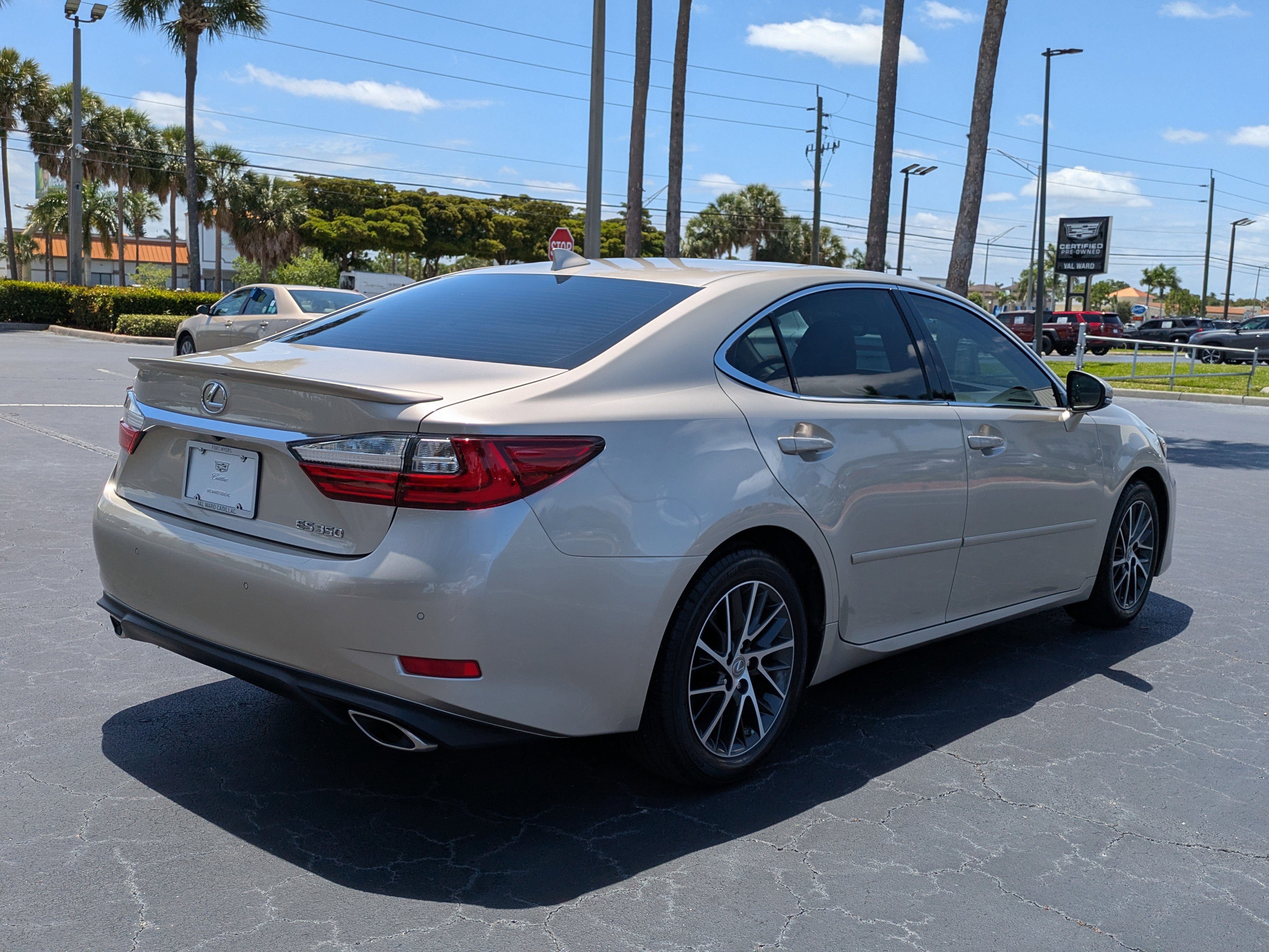 Used 2017 Lexus ES 350 w/ Luxury Package FWD image 6