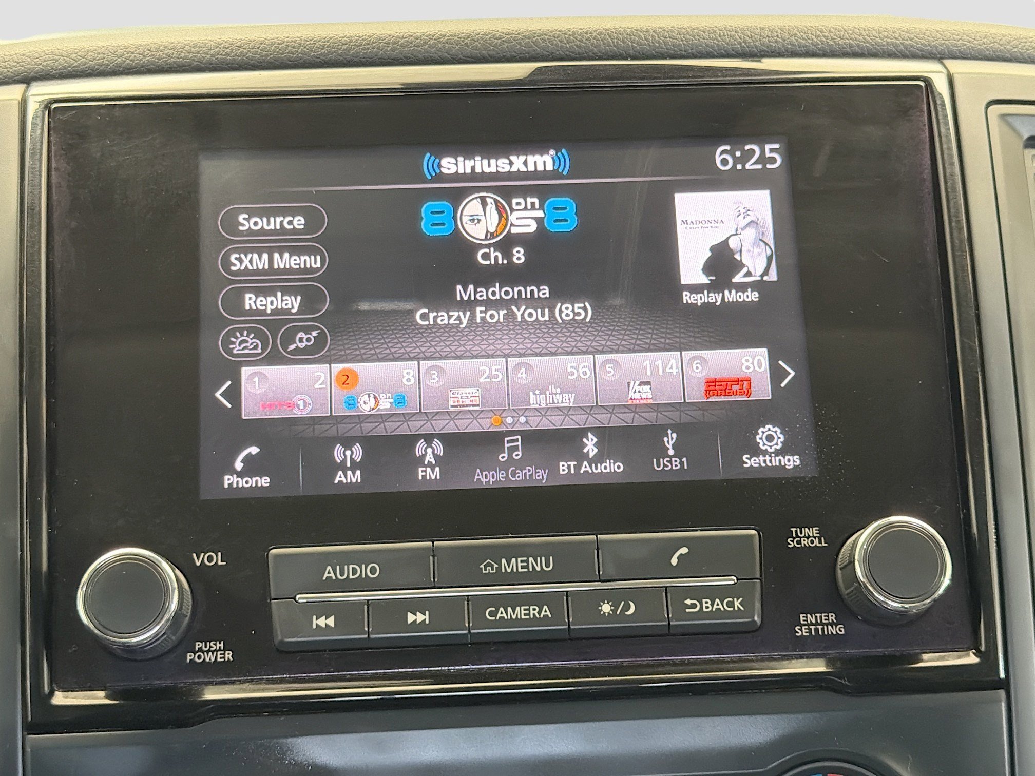 Used 2023 Nissan Titan SV image 9