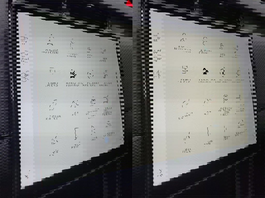 New 2024 Land Rover Discovery Sport Dynamic SE image 31