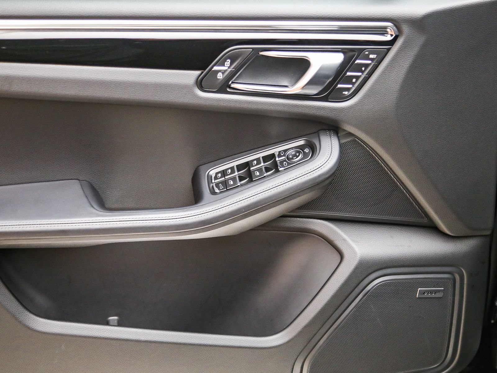 Certified 2026 Porsche Macan AWD/4WD image 27
