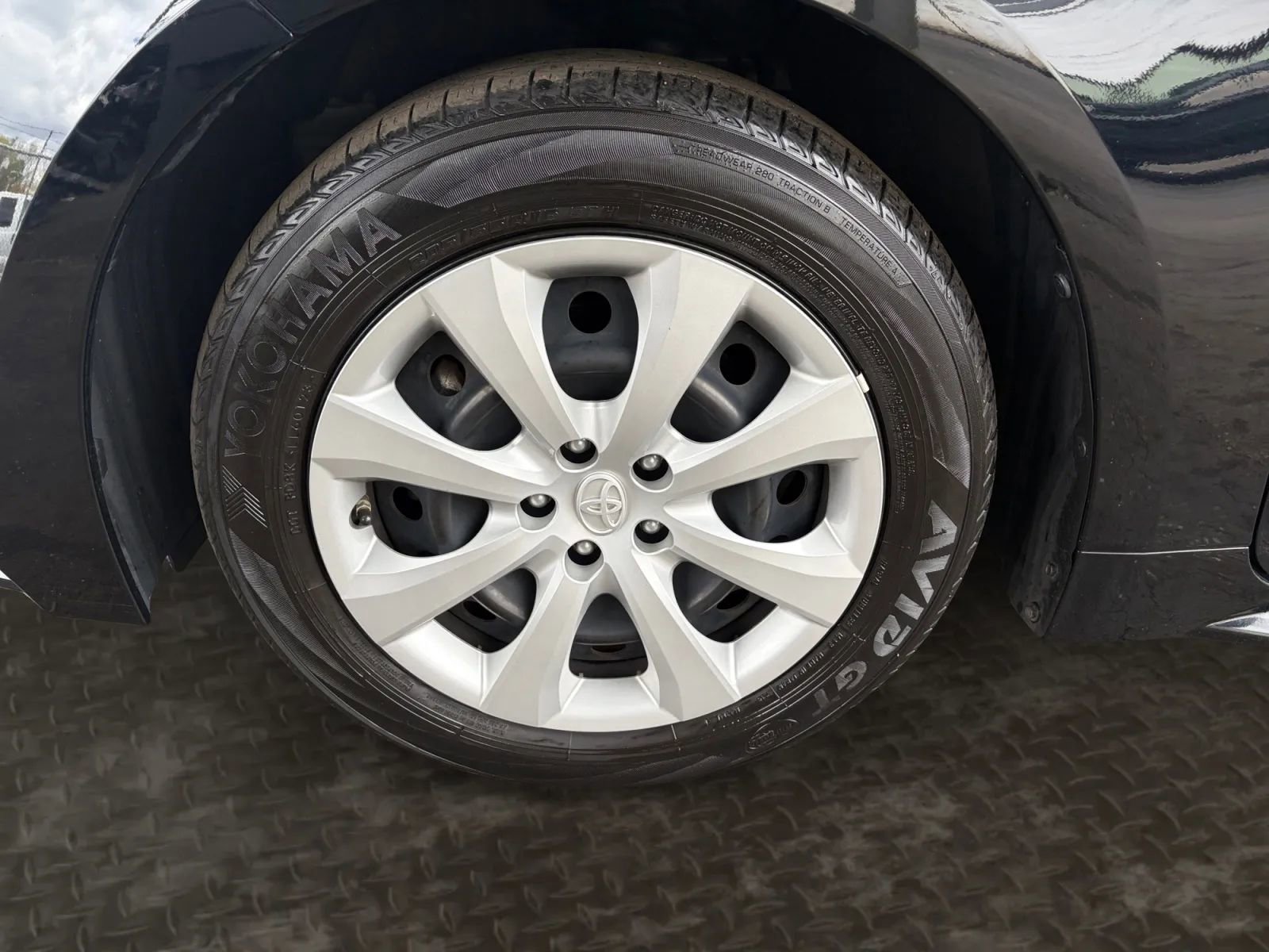 Used 2023 Toyota Corolla LE AWD/4WD image 33