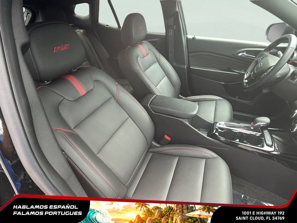 Used 2025 Chevrolet Trax RS w/ Sunroof Package FWD image 31