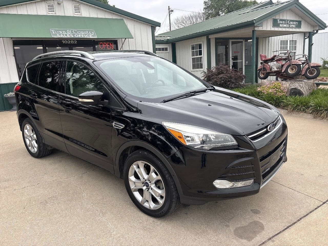 Used 2016 Ford Escape Titanium w/ Equipment Group 301A FWD image 3