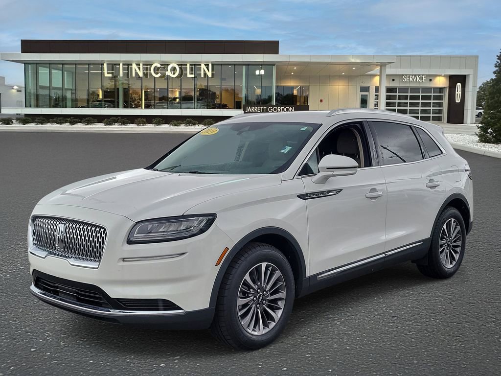 Used 2023 Lincoln Nautilus FWD w/ Premium Package image 2