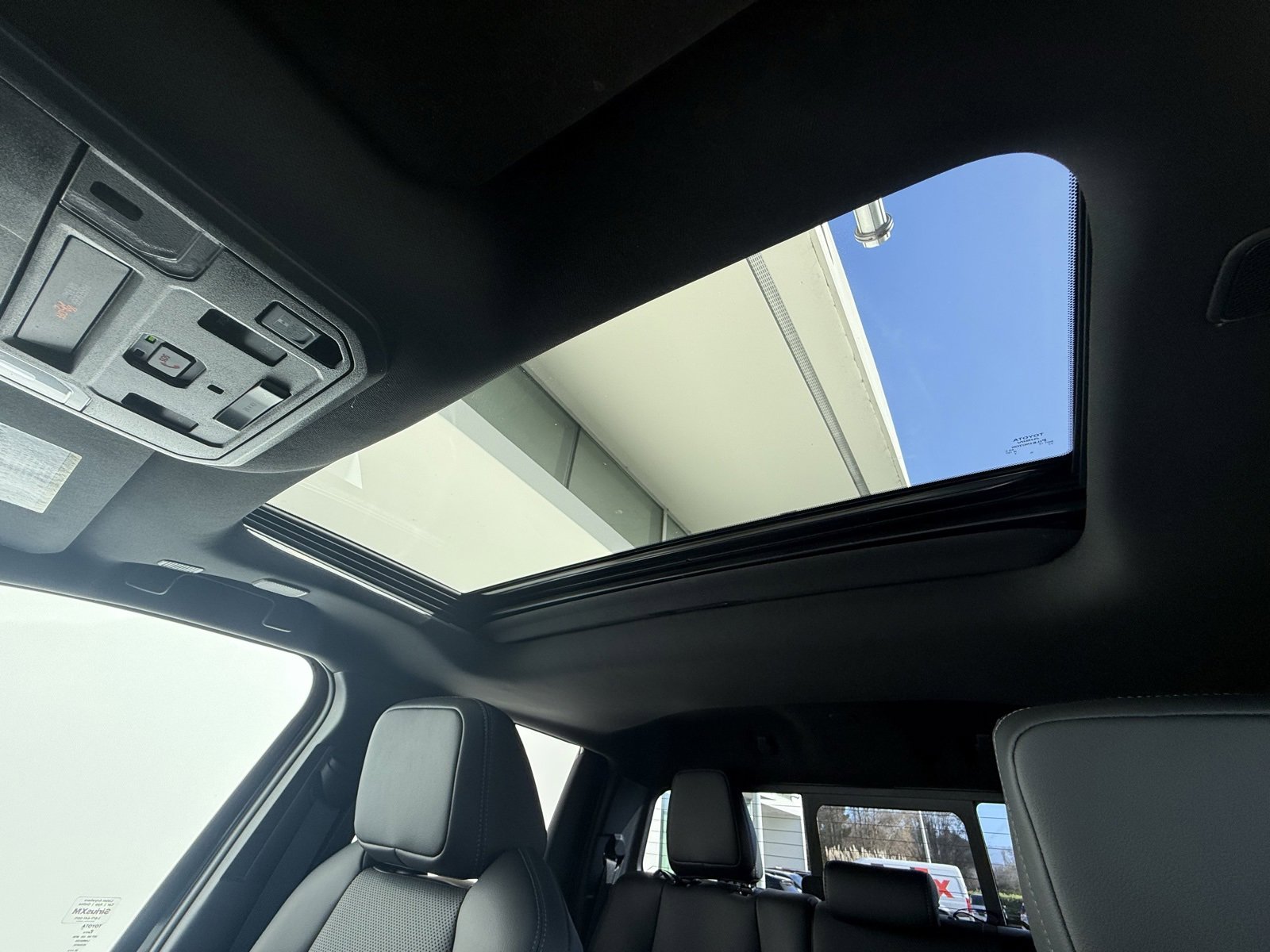 Used 2024 Toyota Tacoma TRD Off-Road w/ TRD Off Road Premium Package image 23