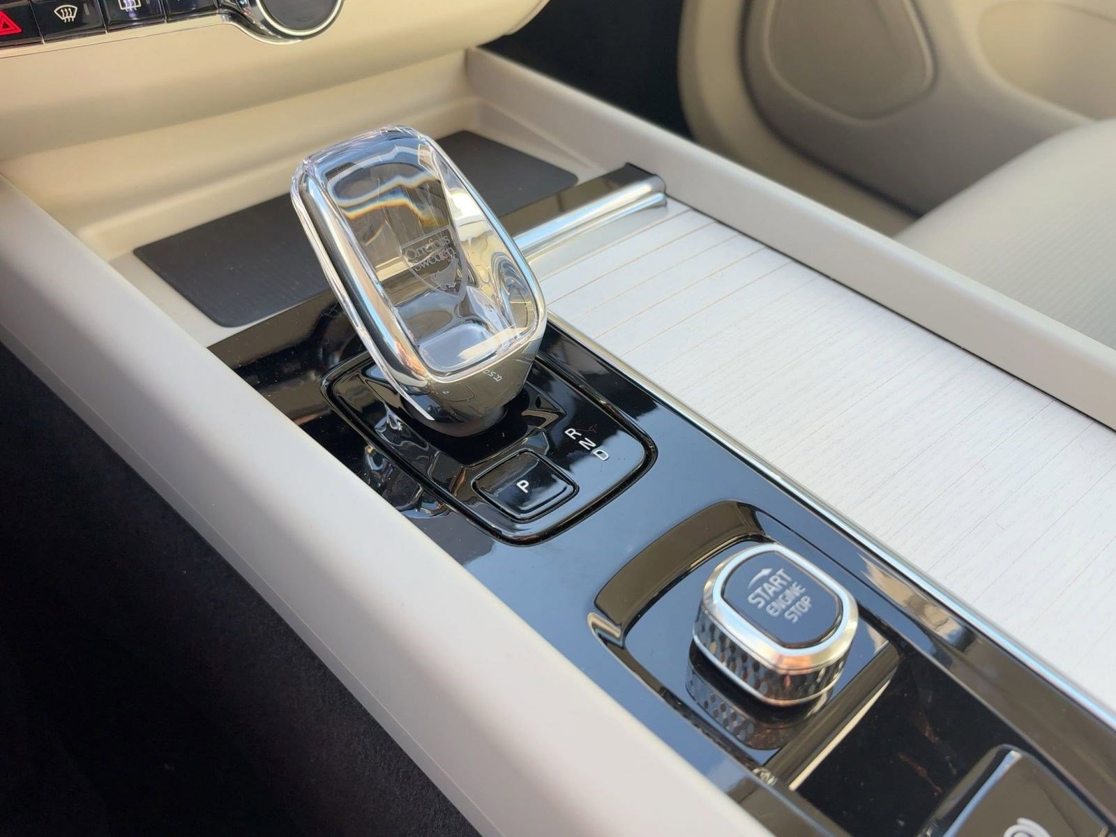 New 2026 Volvo XC60 B5 Ultra w/ Climate Package image 15