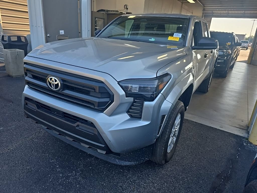 Used 2025 Toyota Tacoma SR AWD/4WD image 2