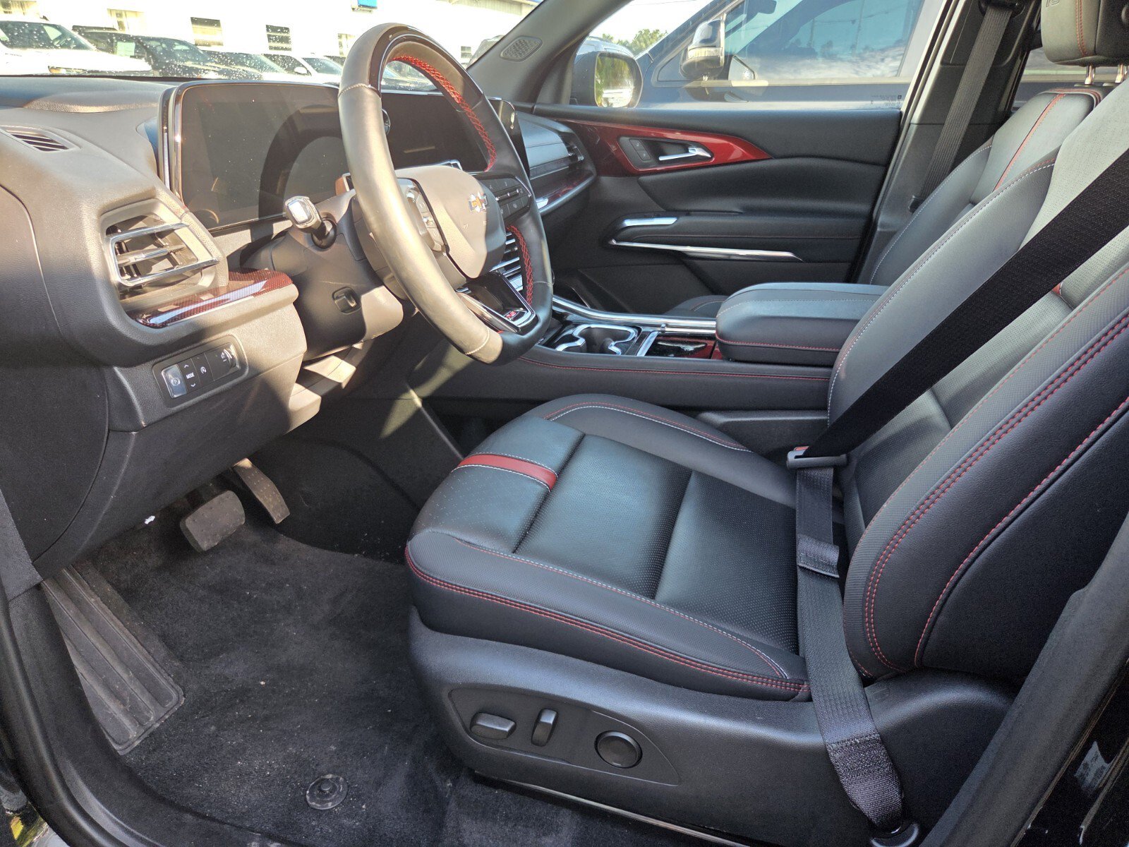 Used 2026 Chevrolet Traverse RS FWD image 5